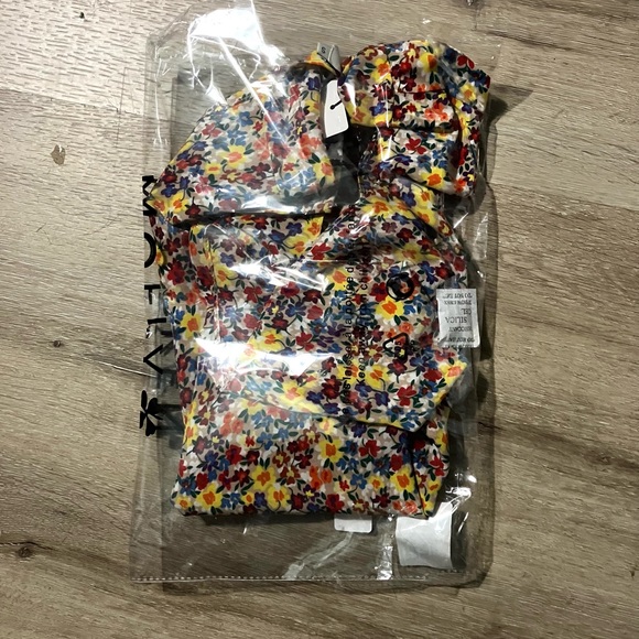 Floral Peplum Top NWT - Picture 4 of 5